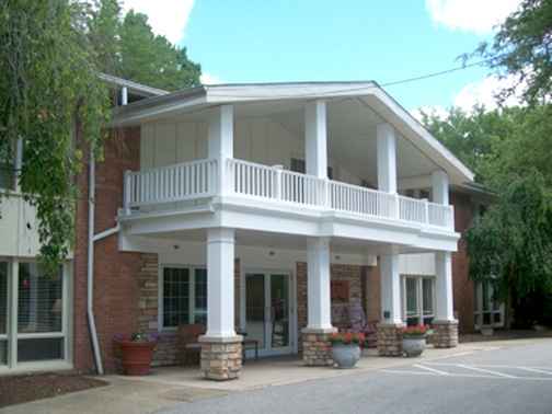 Hamlet Village - The Manor Nursing Center - Chagrin Falls, OH